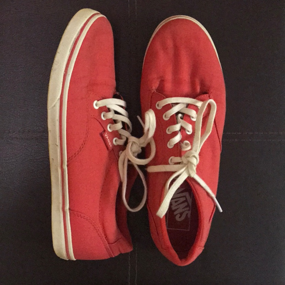 Classic low top Vans shoes